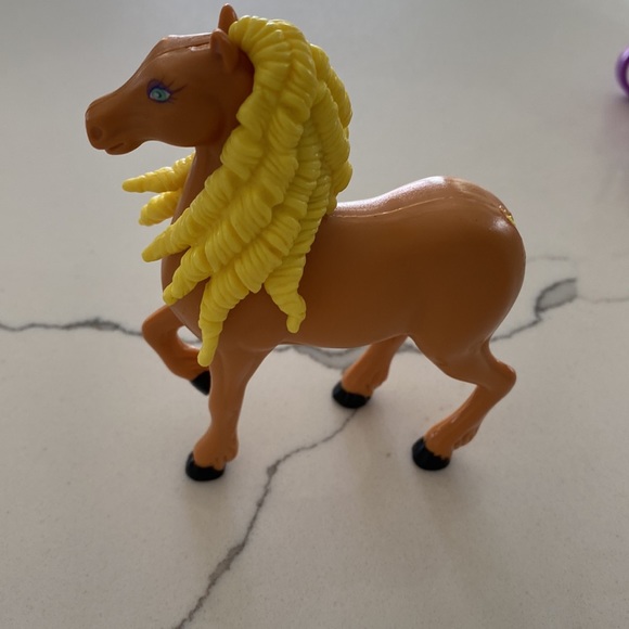 Polly Pocket Snow Day Sleigh Set - Picture 3 of 16